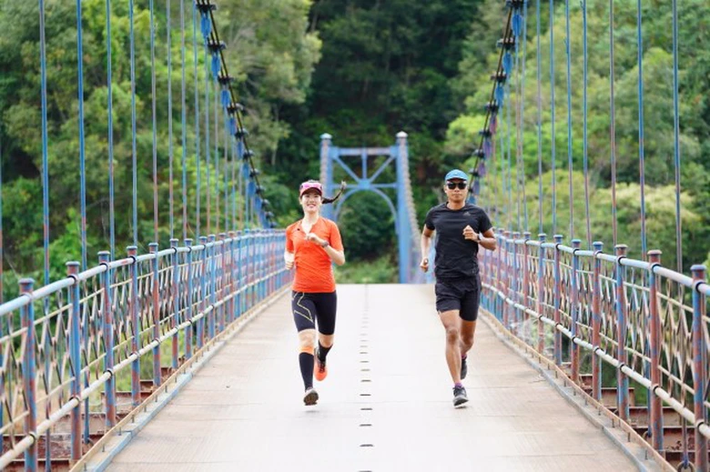 THACO Marathon vì ATGT 2024: Mỗi cung đường một ý nghĩa- Ảnh 6. THACO Marathon vì ATGT 2024: Mỗi cung đường một ý nghĩa- Ảnh 6.