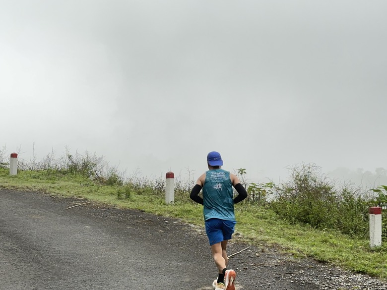 Giải Marathon V&igrave; An to&agrave;n giao th&ocirc;ng: Chạy 70 giờ xuy&ecirc;n đ&ecirc;m, vượt dốc đến Điện Bi&ecirc;n- Ảnh 8.