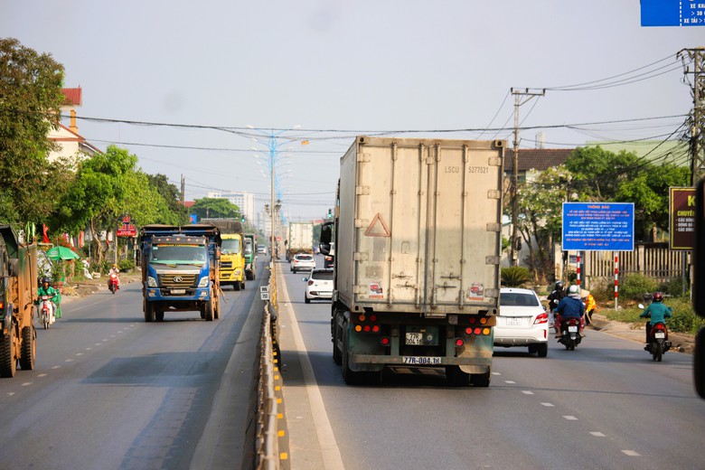 Sau 1 tuần ph&acirc;n luồng xe v&agrave;o cao tốc Cam Lộ - La Sơn, t&igrave;nh h&igrave;nh giao th&ocirc;ng ra sao?- Ảnh 4.