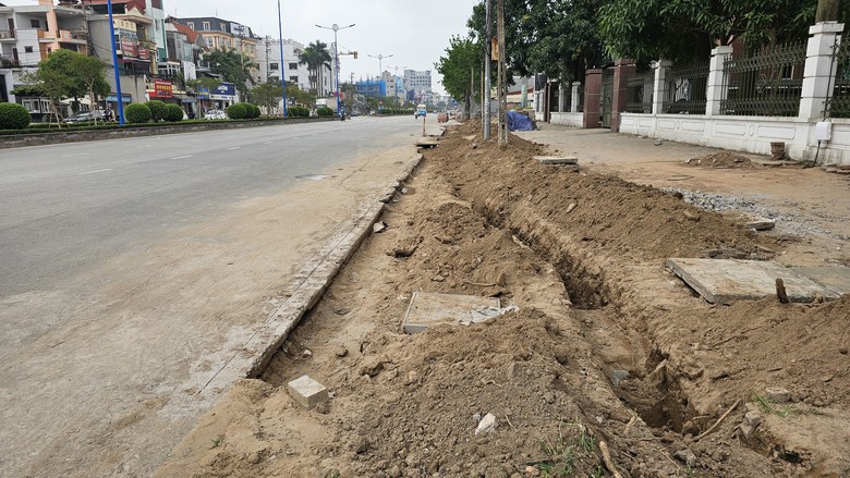 Hải Dương: Dự &aacute;n cải tạo vỉa h&egrave; thi c&ocirc;ng ẩu, đổ thải sai vị tr&iacute;- Ảnh 4.