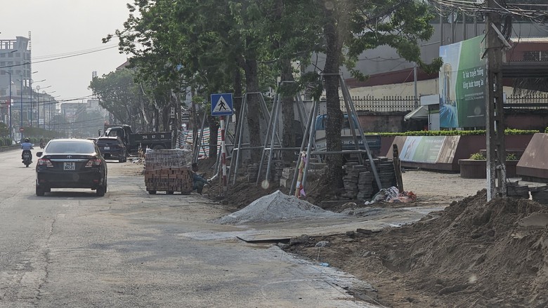 Hải Dương: Dự &aacute;n cải tạo vỉa h&egrave; thi c&ocirc;ng ẩu, đổ thải sai vị tr&iacute;- Ảnh 7.