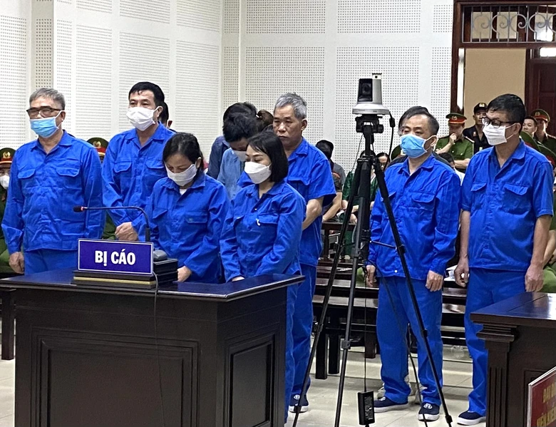 Cựu Gi&aacute;m đốc C&ocirc;ng an Hải Ph&ograve;ng Đỗ Hữu Ca lĩnh &aacute;n 10 năm t&ugrave;- Ảnh 1.