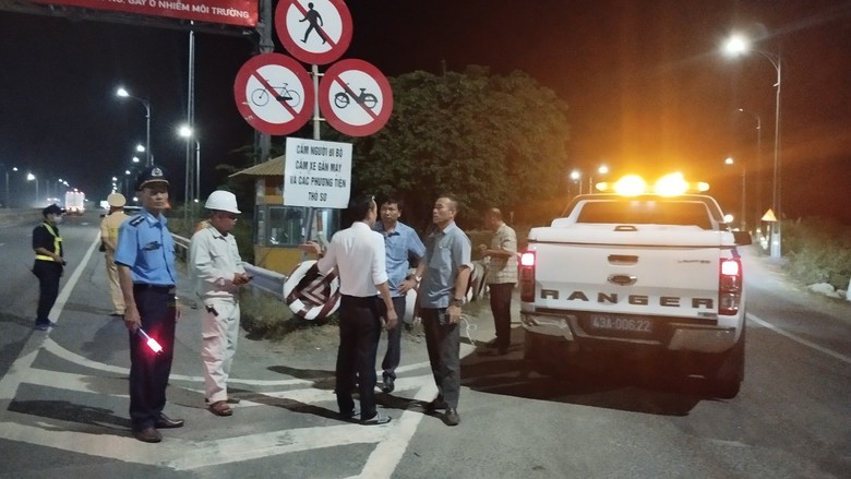 Sạt lở hầm đường sắt qua đ&egrave;o Cả: Hạn chế phương tiện lưu th&ocirc;ng đường bộ qua đ&egrave;o- Ảnh 2.