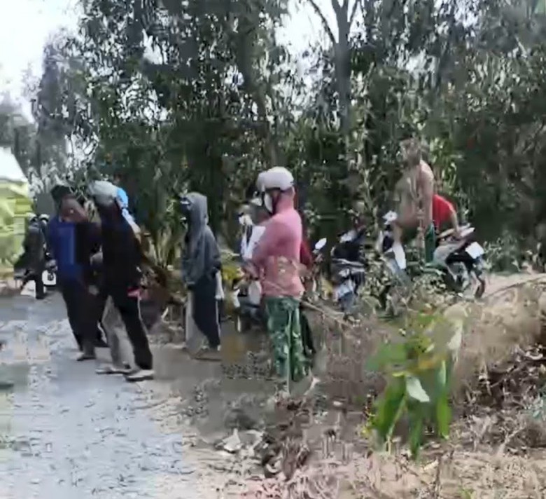 Long An: Ph&aacute;t hiện thi thể người phụ nữ ở miệng cống tho&aacute;t nước- Ảnh 1.