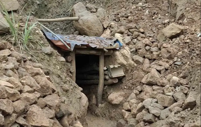 Vụ sông Nậm Tôn bất ngờ chuyển màu vàng đục: Phát hiện hầm lò khai thác quặng trái phép- Ảnh 1. Vụ sông Nậm Tôn bất ngờ chuyển màu vàng đục: Phát hiện hầm lò khai thác quặng trái phép- Ảnh 1.