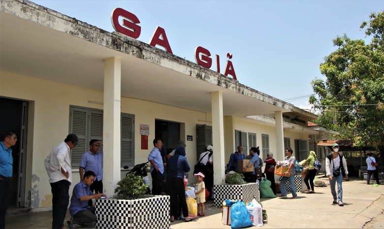 Cần th&ecirc;m 4 ng&agrave;y th&ocirc;ng hầm đường sắt Đ&egrave;o Cả, tất bật trung chuyển kh&aacute;ch- Ảnh 4.