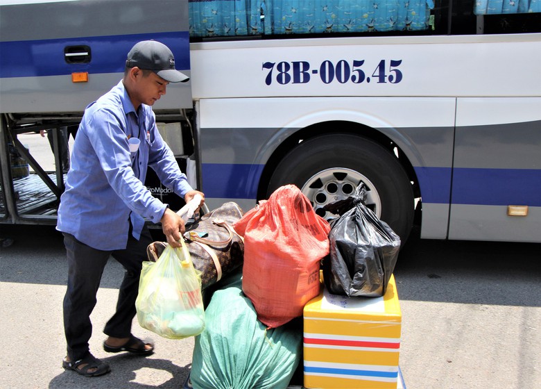 Cần th&ecirc;m 4 ng&agrave;y th&ocirc;ng hầm đường sắt Đ&egrave;o Cả, tất bật trung chuyển kh&aacute;ch- Ảnh 6.