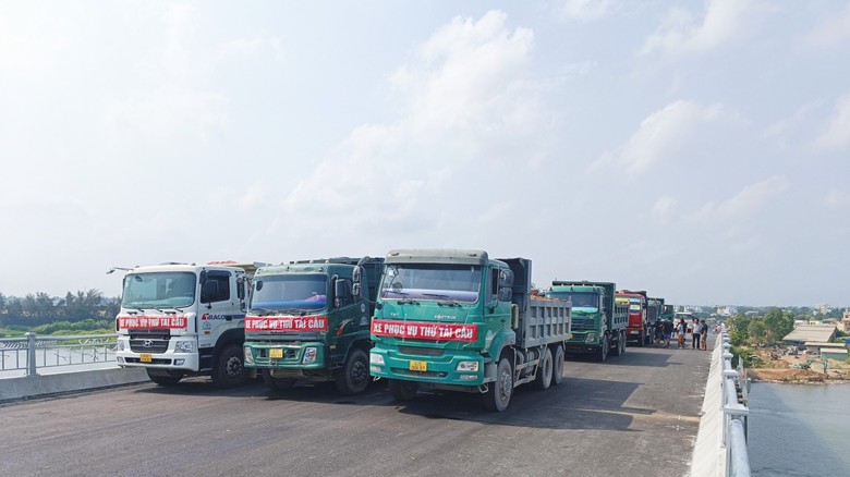 Thử tải cầu Ch&acirc;u Đốc- Ảnh 1.