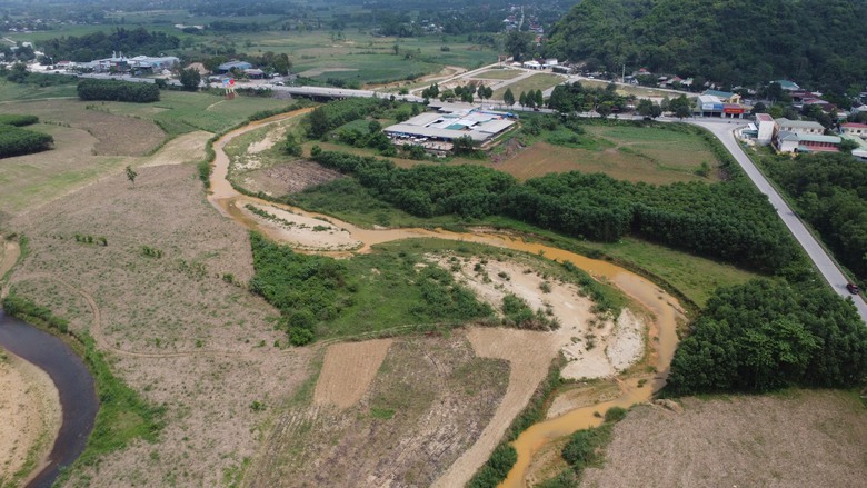 Nghệ An: Nước s&ocirc;ng Nậm T&ocirc;n bất ngờ chuyển m&agrave;u v&agrave;ng đục- Ảnh 3.