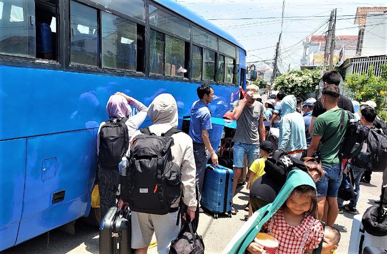 Cần th&ecirc;m 4 ng&agrave;y th&ocirc;ng hầm đường sắt Đ&egrave;o Cả, tất bật trung chuyển kh&aacute;ch- Ảnh 3.