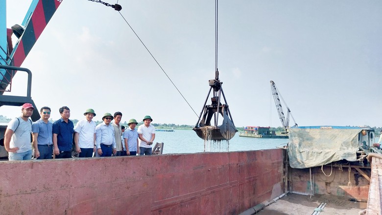 Mỏ c&aacute;t thứ hai An Giang cấp cho cao tốc trục ngang miền T&acirc;y bắt đầu khai th&aacute;c- Ảnh 1.