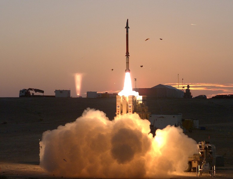 Israel c&oacute; những hệ thống g&igrave; để chống đỡ gần 300 UAV, t&ecirc;n lửa bắn li&ecirc;n tiếp từ Iran?- Ảnh 2.