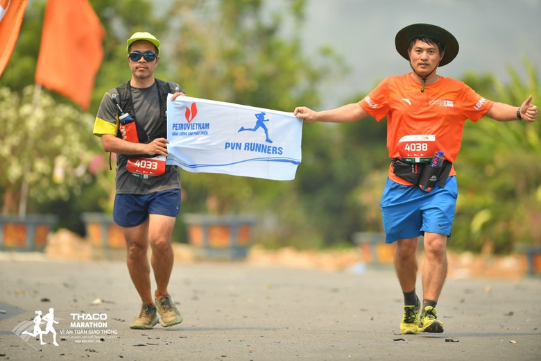 Petrovietnam đồng h&agrave;nh c&ugrave;ng giải chạy THACO Marathon v&igrave; ATGT - Điện Bi&ecirc;n Phủ- Ảnh 5.