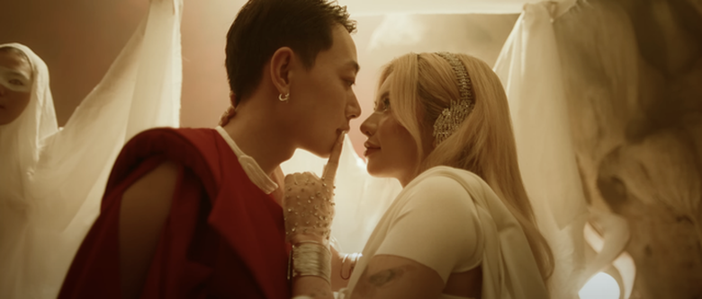 Cạo đầu để quay MV mới, Double2T nhanh chóng lọt BXH Top trending- Ảnh 2. Cạo đầu để quay MV mới, Double2T nhanh chóng lọt BXH Top trending- Ảnh 2.