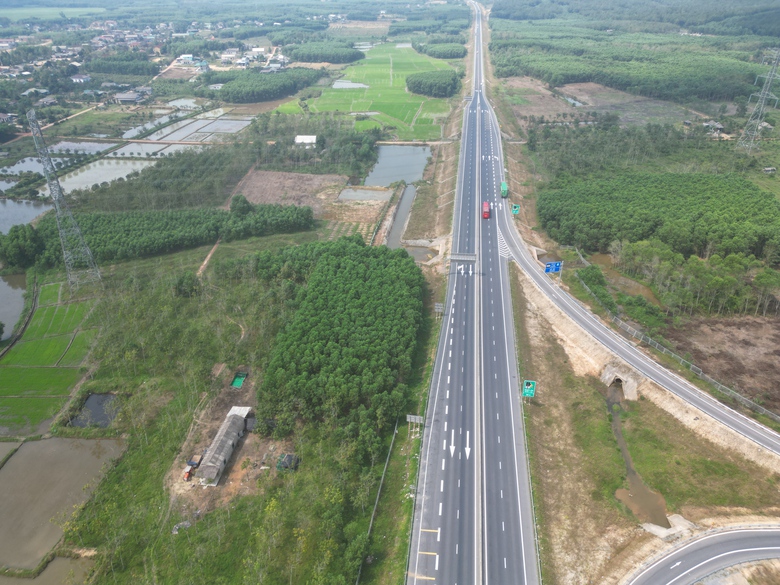 Khảo s&aacute;t mở rộng cao tốc Cam Lộ - La Sơn l&ecirc;n 4 l&agrave;n xe- Ảnh 3.