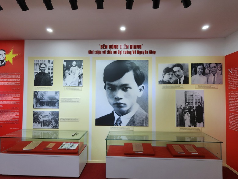 X&uacute;c động kỷ vật Đại tướng V&otilde; Nguy&ecirc;n Gi&aacute;p gửi c&aacute;c l&aacute;i xe, d&acirc;n c&ocirc;ng vận tải- Ảnh 3.