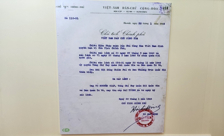 X&uacute;c động kỷ vật Đại tướng V&otilde; Nguy&ecirc;n Gi&aacute;p gửi c&aacute;c l&aacute;i xe, d&acirc;n c&ocirc;ng vận tải- Ảnh 12.