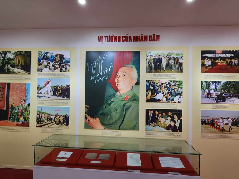 X&uacute;c động kỷ vật Đại tướng V&otilde; Nguy&ecirc;n Gi&aacute;p gửi c&aacute;c l&aacute;i xe, d&acirc;n c&ocirc;ng vận tải- Ảnh 19.