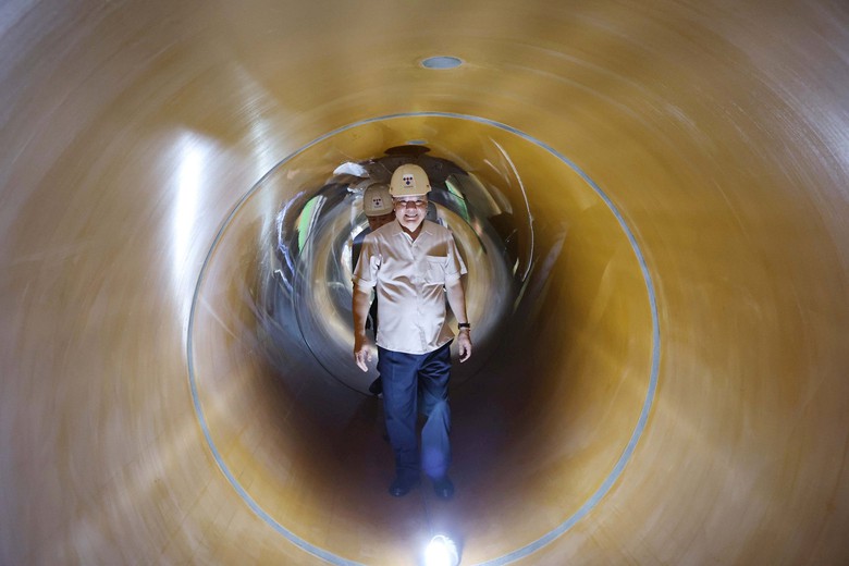 Bí thư Hà Nội thị sát hệ thống cống ngầm gom nước thải sông Tô Lịch- Ảnh 1. Bí thư Hà Nội thị sát hệ thống cống ngầm gom nước thải sông Tô Lịch- Ảnh 1.