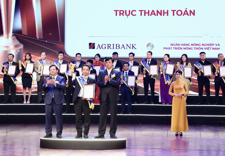 Agribank được vinh danh Hệ thống công nghệ thông tin xuất sắc tại Giải thưởng Sao Khuê- Ảnh 2. Agribank được vinh danh Hệ thống công nghệ thông tin xuất sắc tại Giải thưởng Sao Khuê- Ảnh 2.