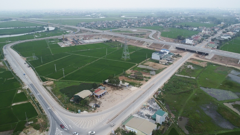 Ph&aacute;t huy tinh thần tương trợ, th&ocirc;ng xe cao tốc Diễn Ch&acirc;u - B&atilde;i Vọt dịp 30/4- Ảnh 2.