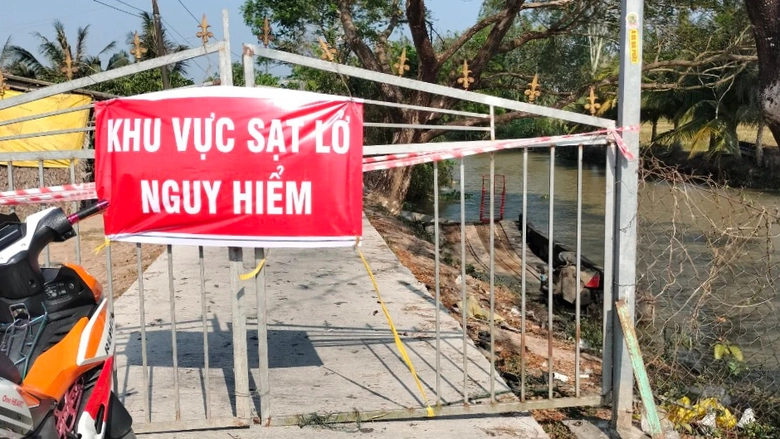 Bạc Li&ecirc;u: L&agrave;m r&otilde; nguy&ecirc;n nh&acirc;n hơn 30m đường b&ecirc; t&ocirc;ng sụp l&uacute;n xuống s&ocirc;ng- Ảnh 1.
