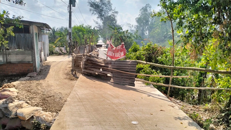 Bạc Li&ecirc;u: L&agrave;m r&otilde; nguy&ecirc;n nh&acirc;n hơn 30m đường b&ecirc; t&ocirc;ng sụp l&uacute;n xuống s&ocirc;ng- Ảnh 3.