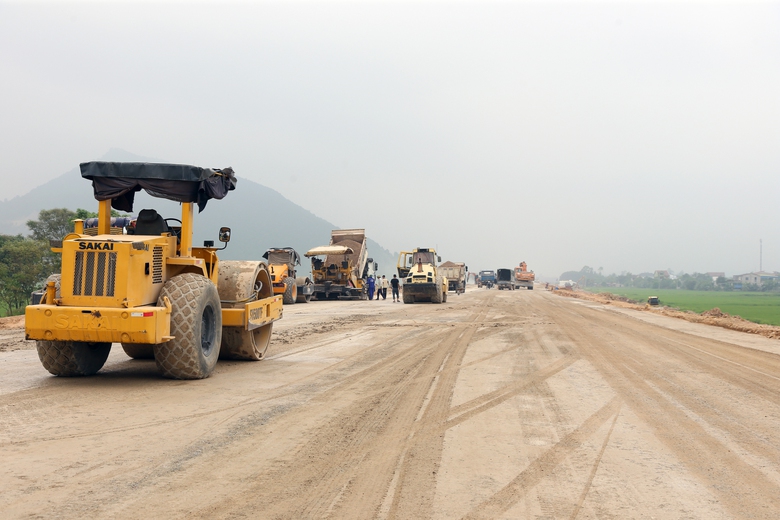 Ph&aacute;t huy tinh thần tương trợ, th&ocirc;ng xe cao tốc Diễn Ch&acirc;u - B&atilde;i Vọt dịp 30/4- Ảnh 4.