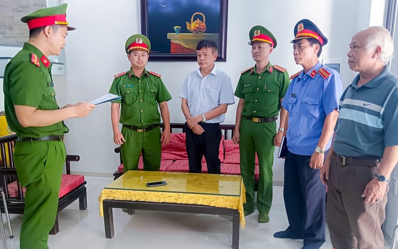 Khởi tố th&ecirc;m 2 người li&ecirc;n quan vụ &aacute;n xảy ra tại Trung t&acirc;m đăng kiểm Thừa Thi&ecirc;n Huế- Ảnh 1.