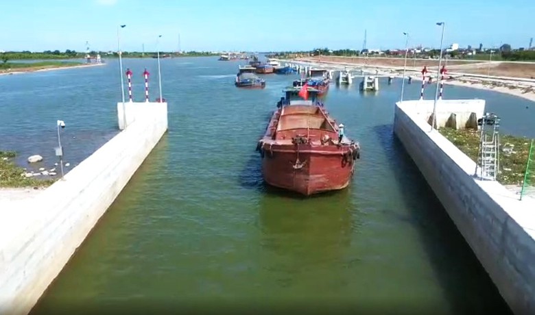 Ho&agrave;n tất bảo tr&igrave; &acirc;u t&agrave;u, phương tiện được đi qua k&ecirc;nh Nghĩa Hưng trở lại- Ảnh 1.