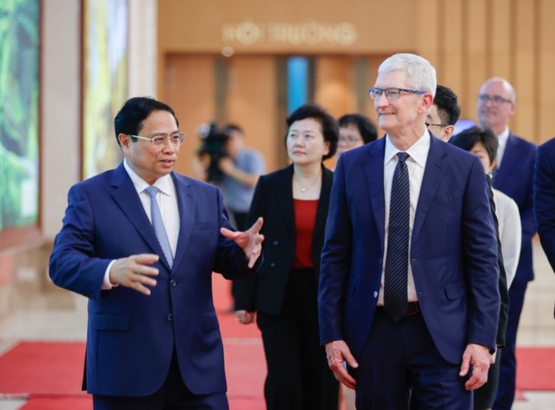 Gặp Thủ tướng, CEO Apple khẳng định sẽ mua nhiều hơn linh kiện đối t&aacute;c sản xuất ở Việt Nam- Ảnh 2.