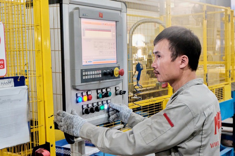 Nỗ lực tiết kiệm điện m&ugrave;a nắng n&oacute;ng- Ảnh 1.