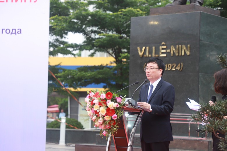 Kh&aacute;nh th&agrave;nh tượng đ&agrave;i V.I.L&ecirc;nin tại Nghệ An- Ảnh 2.