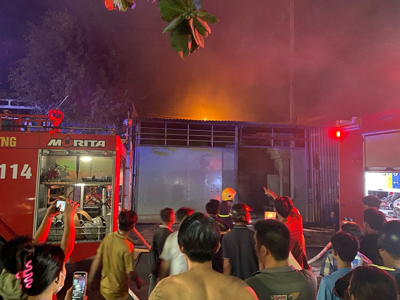 Ch&aacute;y xưởng may lan sang qu&aacute;n c&agrave; ph&ecirc; ở B&igrave;nh Dương- Ảnh 1.