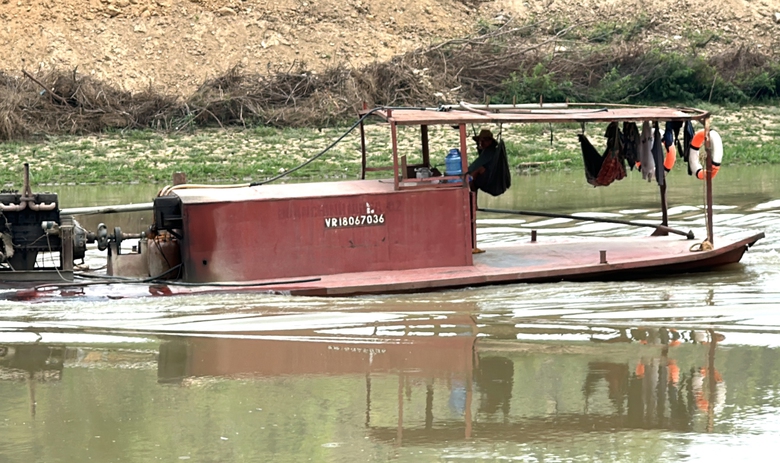 Đắk Lắk: D&acirc;n lo sạt lở bờ s&ocirc;ng v&igrave; t&agrave;u h&uacute;t c&aacute;t s&aacute;t bờ- Ảnh 4.