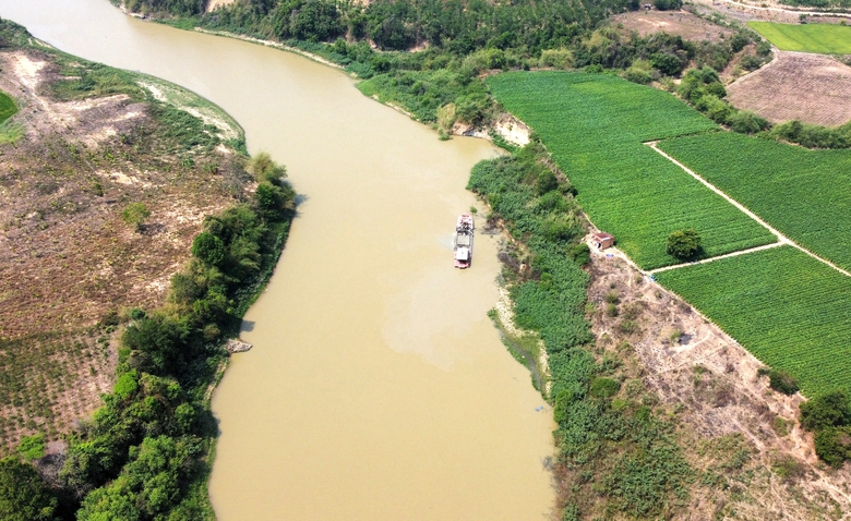 Đắk Lắk: D&acirc;n lo sạt lở bờ s&ocirc;ng v&igrave; t&agrave;u h&uacute;t c&aacute;t s&aacute;t bờ- Ảnh 3.