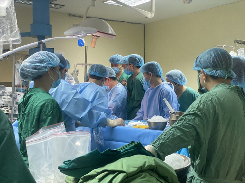 Thủ tướng tri &acirc;n gia đ&igrave;nh người hiến tạng, 120 y b&aacute;c sĩ điều phối, gh&eacute;p tạng cứu 7 người- Ảnh 1.