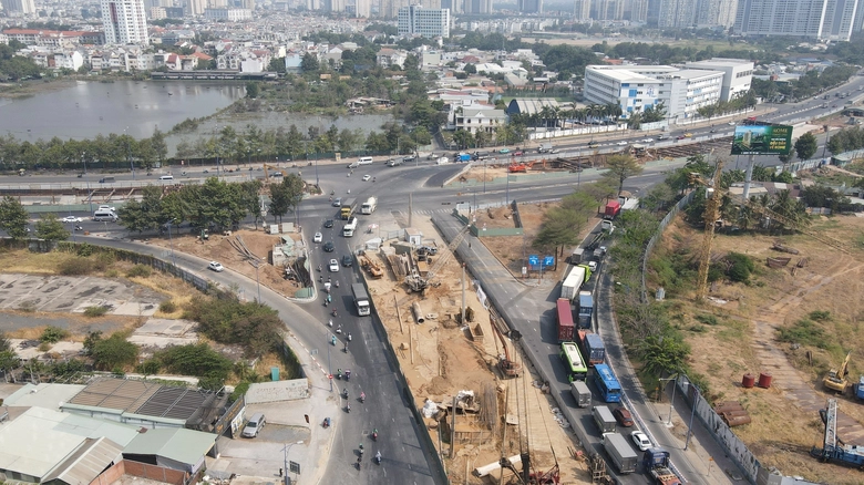 TP.HCM: N&uacute;t giao An Ph&uacute; tăng tốc thi c&ocirc;ng để tr&aacute;nh &ugrave;n tắc k&eacute;p- Ảnh 1.