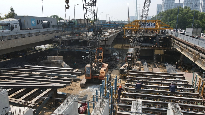 TP.HCM: N&uacute;t giao An Ph&uacute; tăng tốc thi c&ocirc;ng để tr&aacute;nh &ugrave;n tắc k&eacute;p- Ảnh 8.