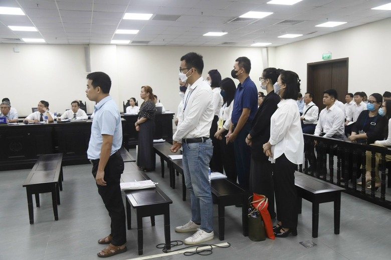 Nữ cựu Chủ tịch Vimedimex v&agrave; 10 bị c&aacute;o n&oacute;i g&igrave; khi tr&igrave;nh b&agrave;y lời sau c&ugrave;ng?- Ảnh 1.
