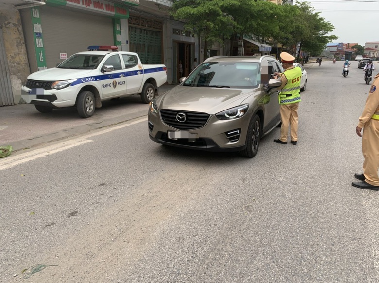 Phạt 46 triệu đồng với t&agrave;i xế &ocirc; t&ocirc; vi phạm nồng độ cồn, kh&ocirc;ng bằng l&aacute;i - Ảnh 1.