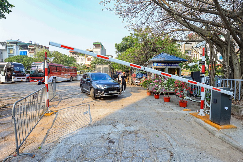 Gửi xe kh&ocirc;ng d&ugrave;ng tiền mặt- Ảnh 1.