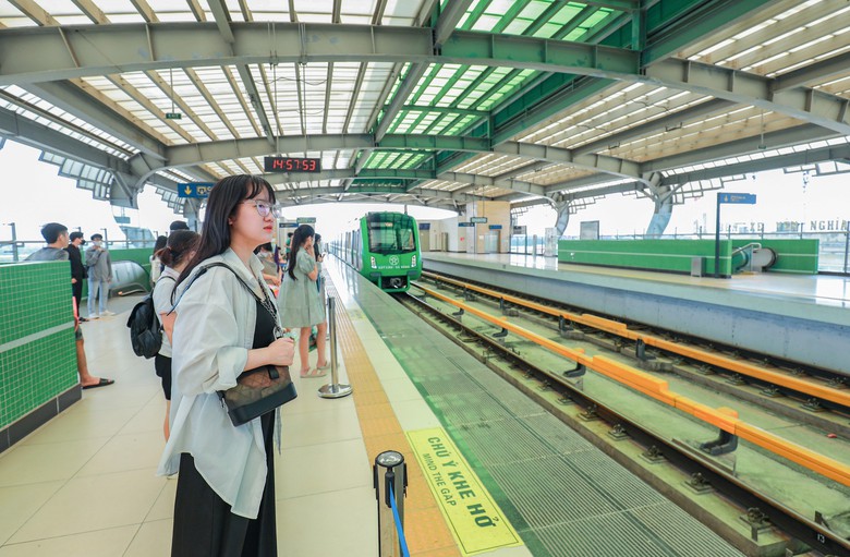 Kh&aacute;ch đi t&agrave;u C&aacute;t Linh - H&agrave; Đ&ocirc;ng thư thả trong ng&agrave;y nghỉ lễ Giỗ Tổ- Ảnh 11.