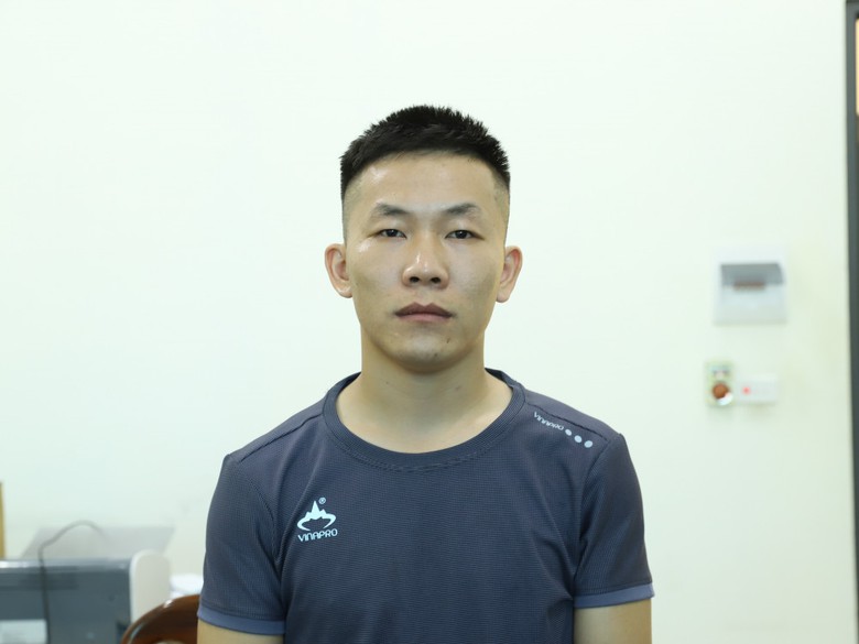 Đối tượng đi ô tô cướp tiệm vàng ở Hà Tĩnh khai gì tại cơ quan điều tra? - Ảnh 1. Đối tượng đi ô tô cướp tiệm vàng ở Hà Tĩnh khai gì tại cơ quan điều tra? - Ảnh 1.