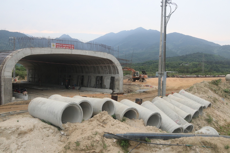 Đường ven biển nối cảng Li&ecirc;n Chiểu thi c&ocirc;ng ra sao khi vướng mặt bằng?- Ảnh 3.