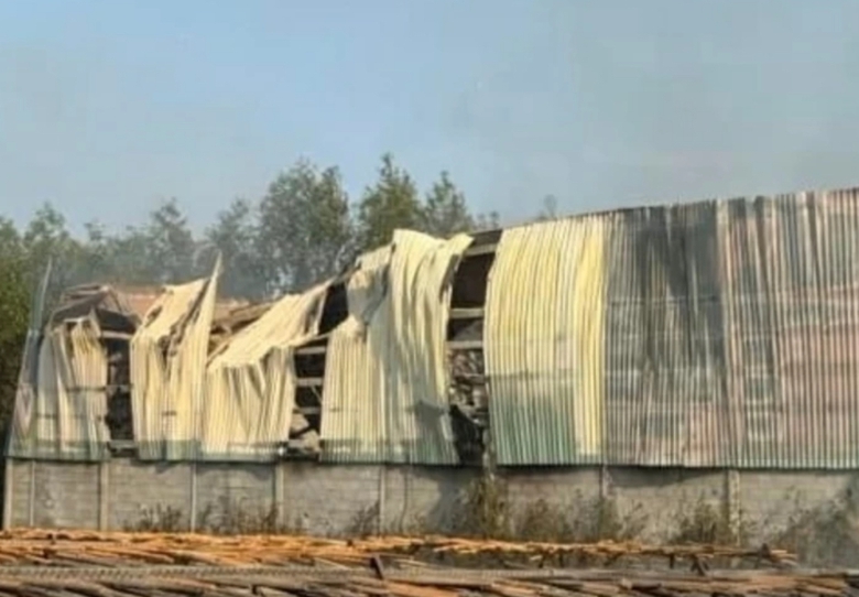 Ch&aacute;y xưởng giấy ở Đồng Nai, h&agrave;ng chục cảnh s&aacute;t được điều động- Ảnh 1.