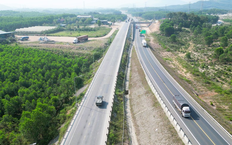 Sắp c&oacute; 2 trạm dừng nghỉ tạm tr&ecirc;n tuyến cao tốc Cam Lộ - La Sơn