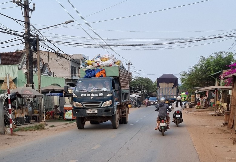 B&igrave;nh Định: Xe chở r&aacute;c hết đăng kiểm, cơi nới vẫn v&ocirc; tư hoạt động- Ảnh 3.