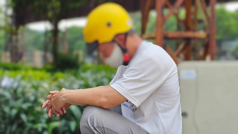 CSGT xử l&yacute; nồng độ cồn, t&agrave;i xế l&agrave;m điều bất ngờ tại chốt- Ảnh 8.