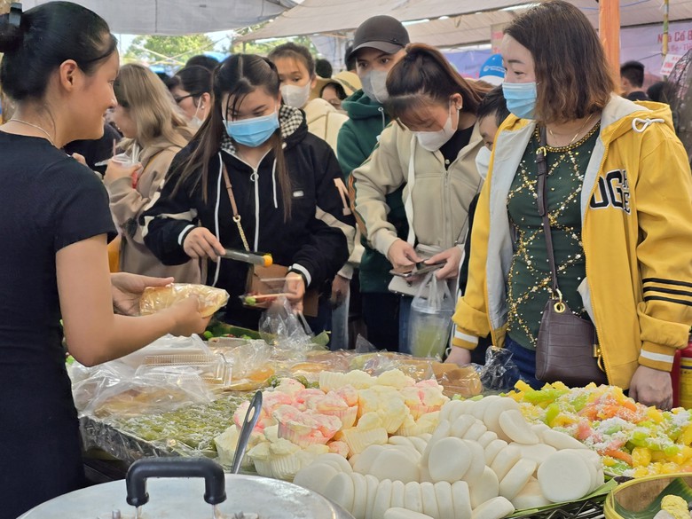 Cận cảnh chiếc b&aacute;nh x&egrave;o đường k&iacute;nh 3m tại lễ hội b&aacute;nh d&acirc;n gian Cần Thơ- Ảnh 12.